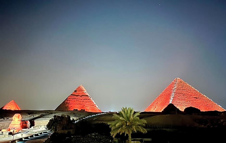 The Gate Hotel Front Pyramids & Sphinx View