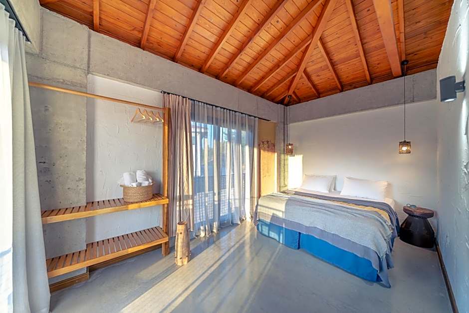 Photo 1 of 6 of 1 Queen Bed Suite, Sea View