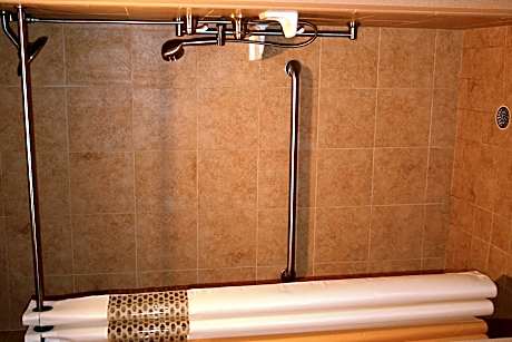 1 KING MOBILITY/HEARING ACC RI SHOWER NOSMOK