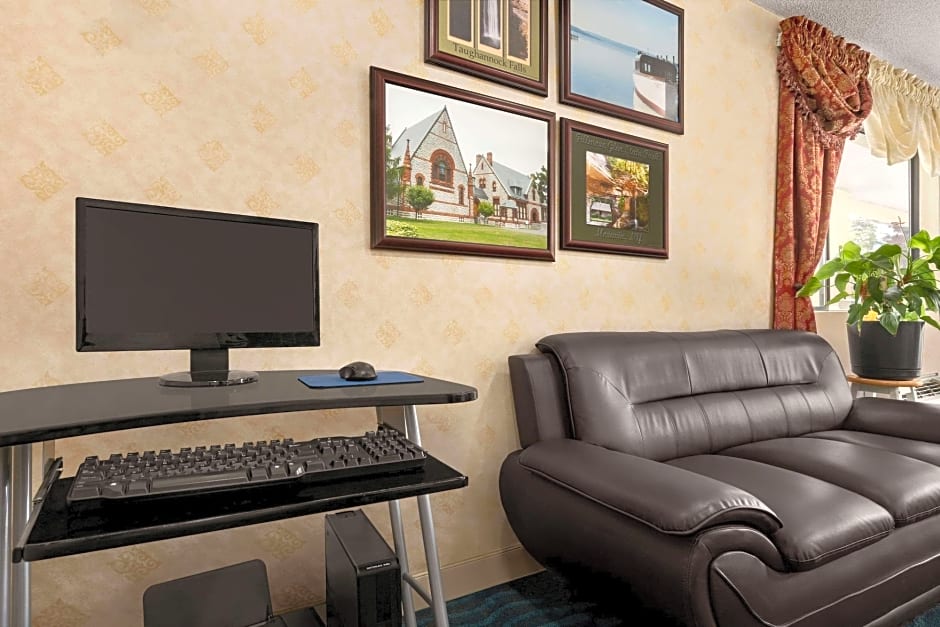 Days Inn by Wyndham Auburn/Finger Lakes Region