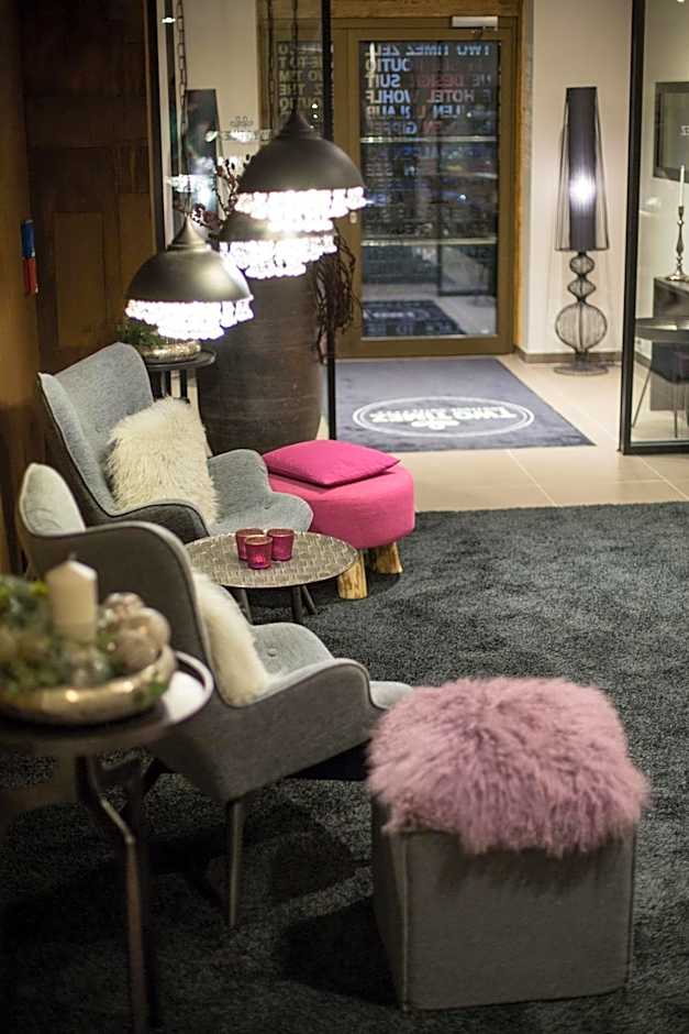 Two Timez - Boutique Hotel