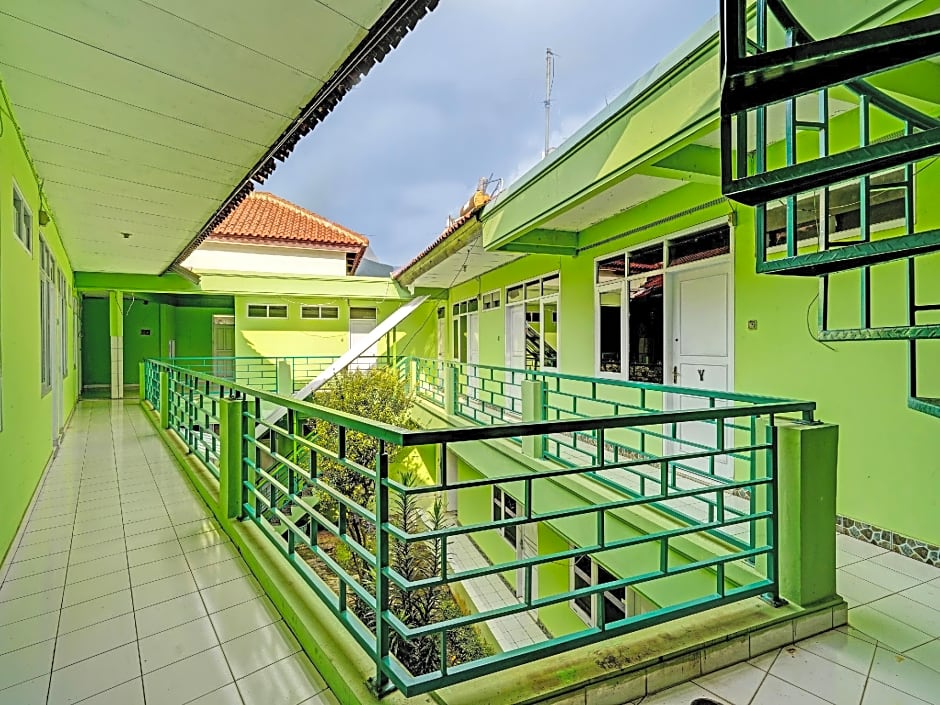 SPOT ON 91325 Pondok Hijau Guest House Syariah