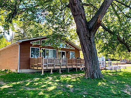 Merland Park Cottages and Motel