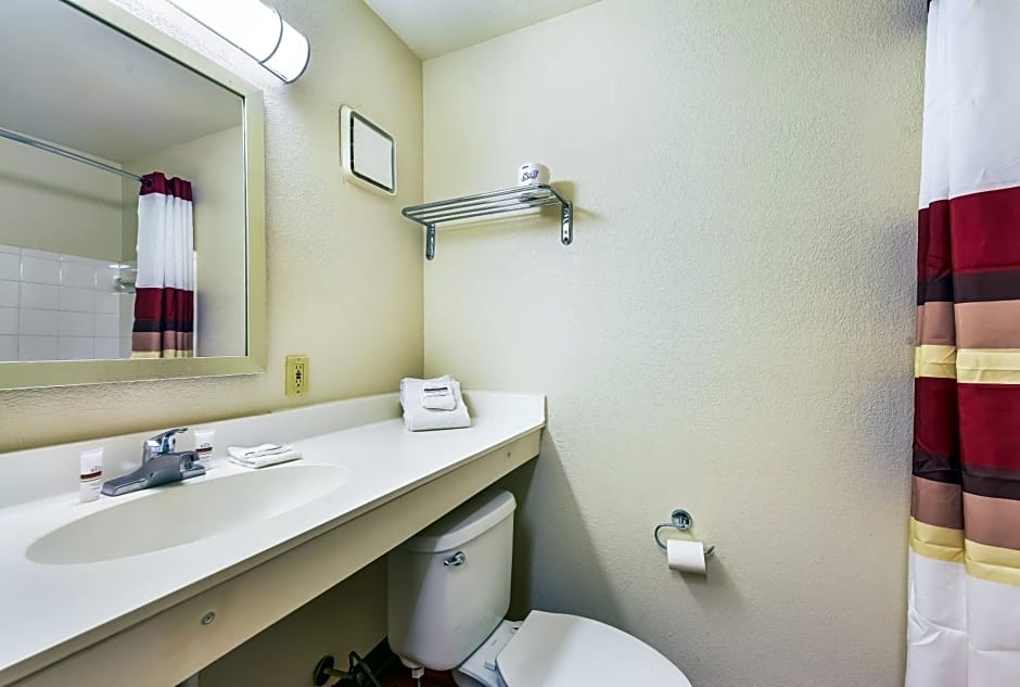 HomeTowne Studios by Red Roof Dallas - North Addison - Tollway