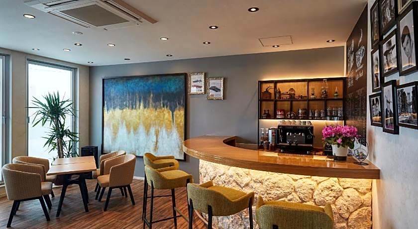 THE GRAND HOTEL GINOWAN