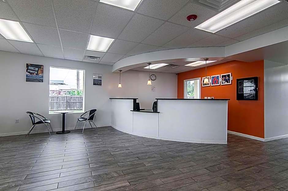 LoneStar Inn and Suite