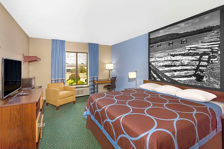 Super 8 by Wyndham Bentonville
