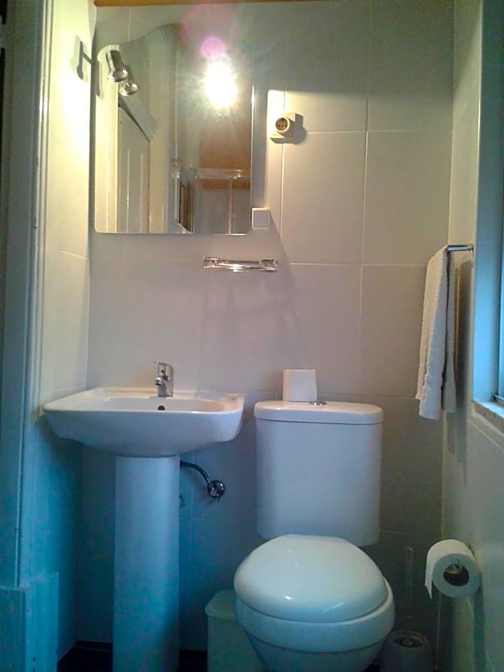 Lira Guest House B&B