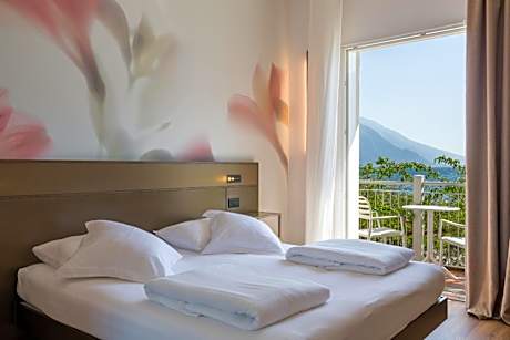 Triple Room with Lake View