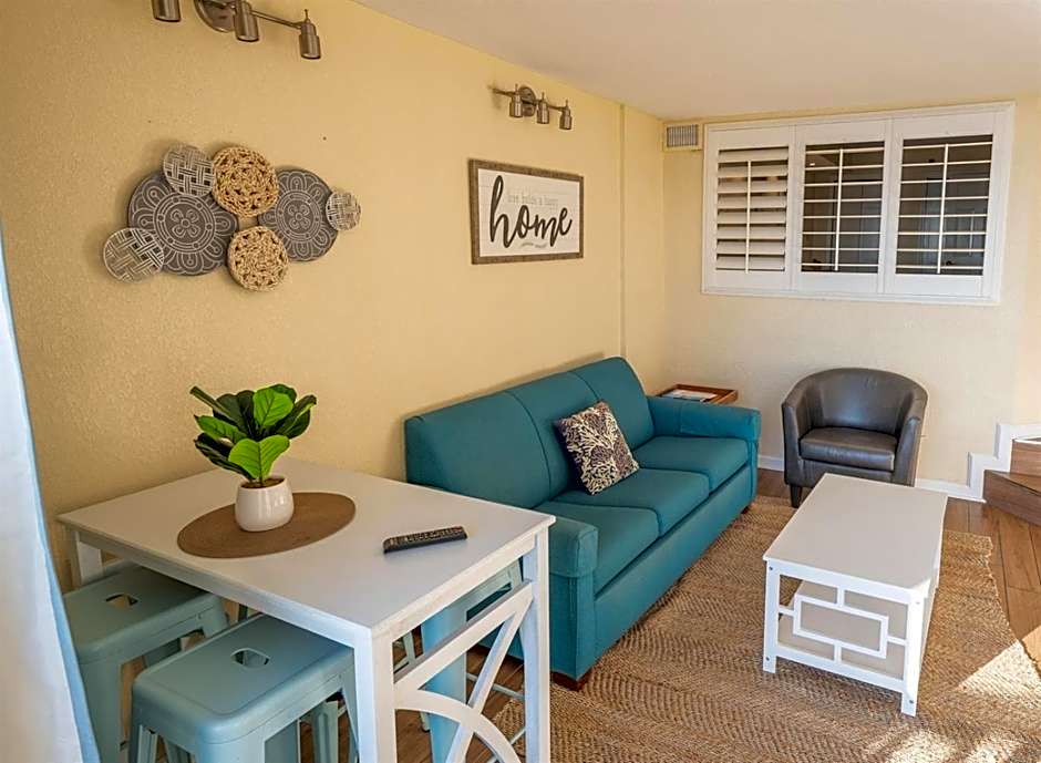 Oceanfront Views, Recently Renovated Kitchen,Pools