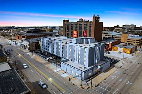 Econo Lodge Inn & Suites Waterloo Downtown