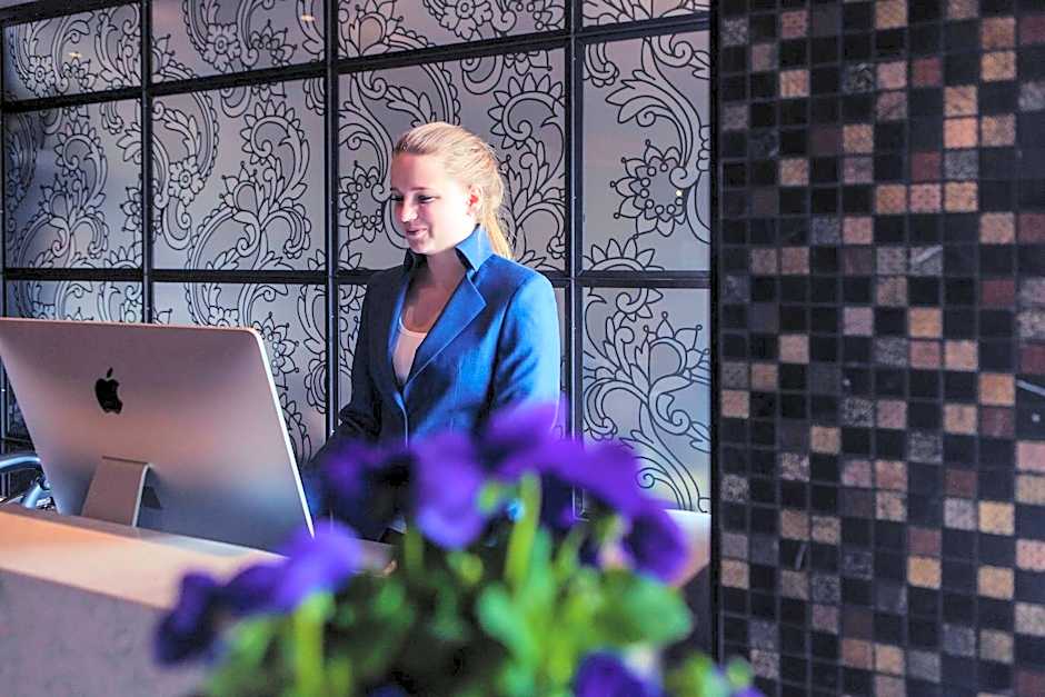 Carlton Square Hotel