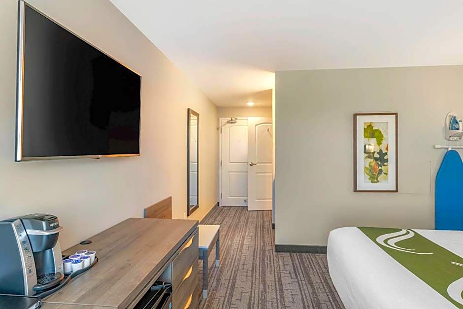 Amsterdam Inn & Suites, an Ascend Collection Hotel