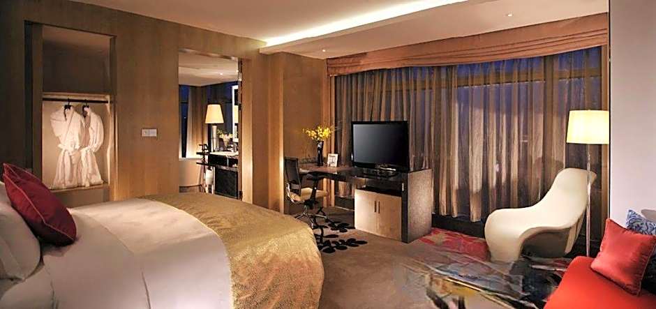 V Hotel