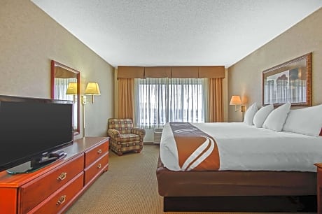 1 King Bed, Nonsmoking