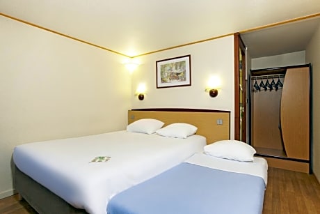 Twin Room with 2 Single Bed and 1 Junior Bed