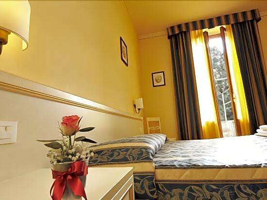 Hotel Azzi