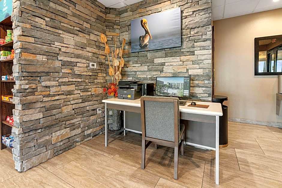 Clarion Pointe Galveston - Beachfront