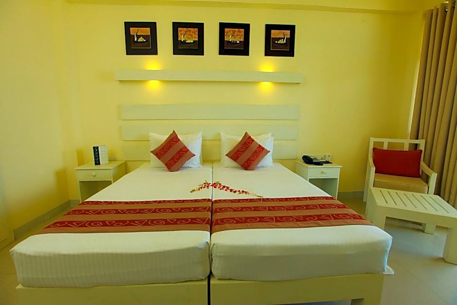 Beacon Beach Hotel