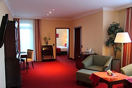 Family Suite (2 Adults + 1 Child up to 16 Year Old)