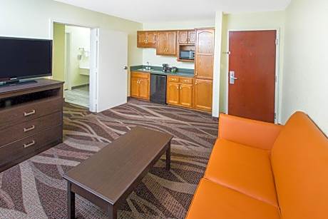 2 Queen Beds One-Bedroom Suite Non-Smoking