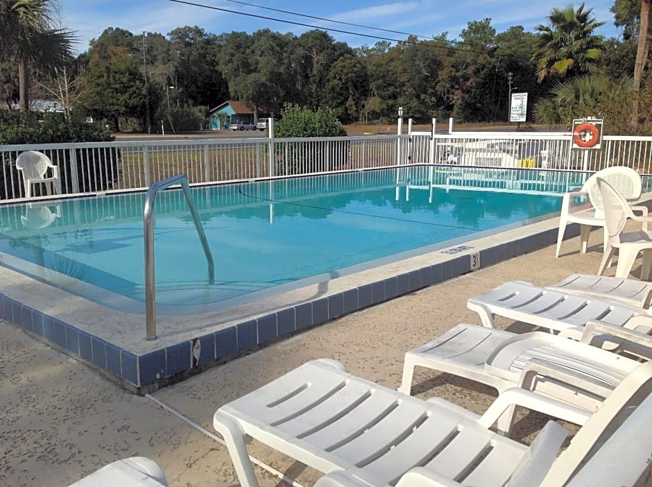 The Suwannee Gables Motel & Marina