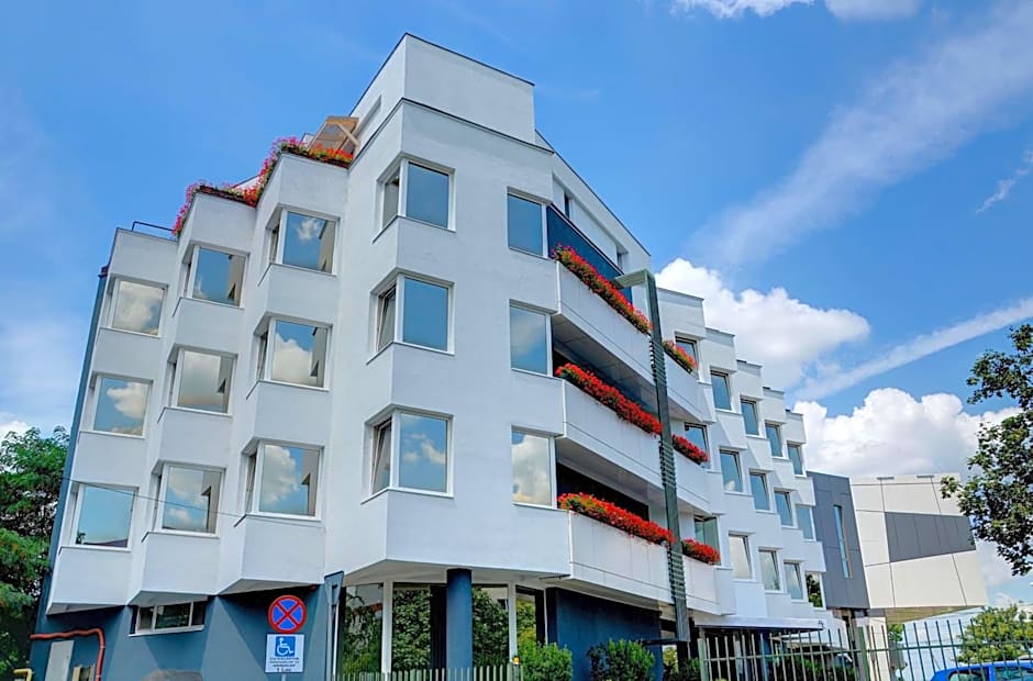 Best Western Plus Lido Hotel