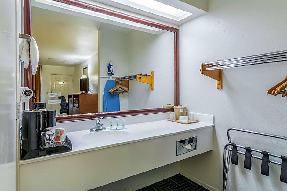 Quality Inn Fresno Near University