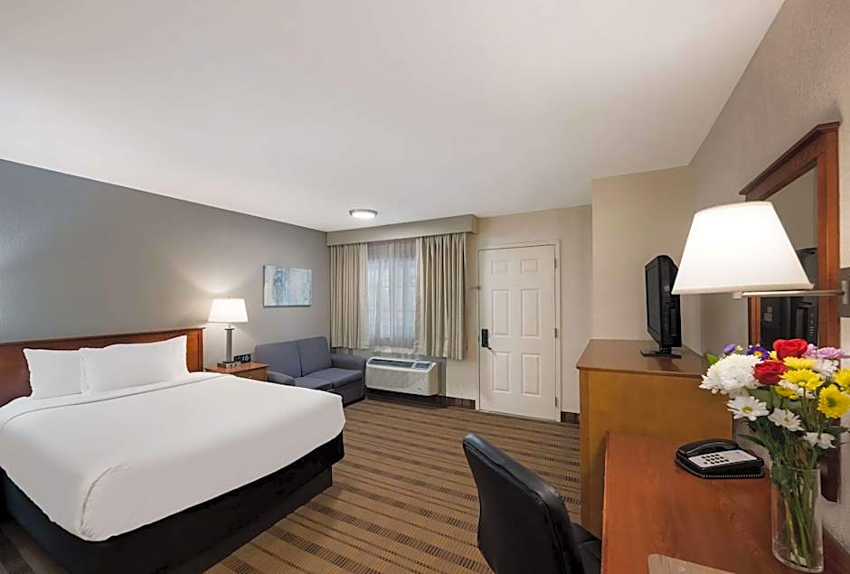 SureStay Plus by Best Western Woodbury Inn