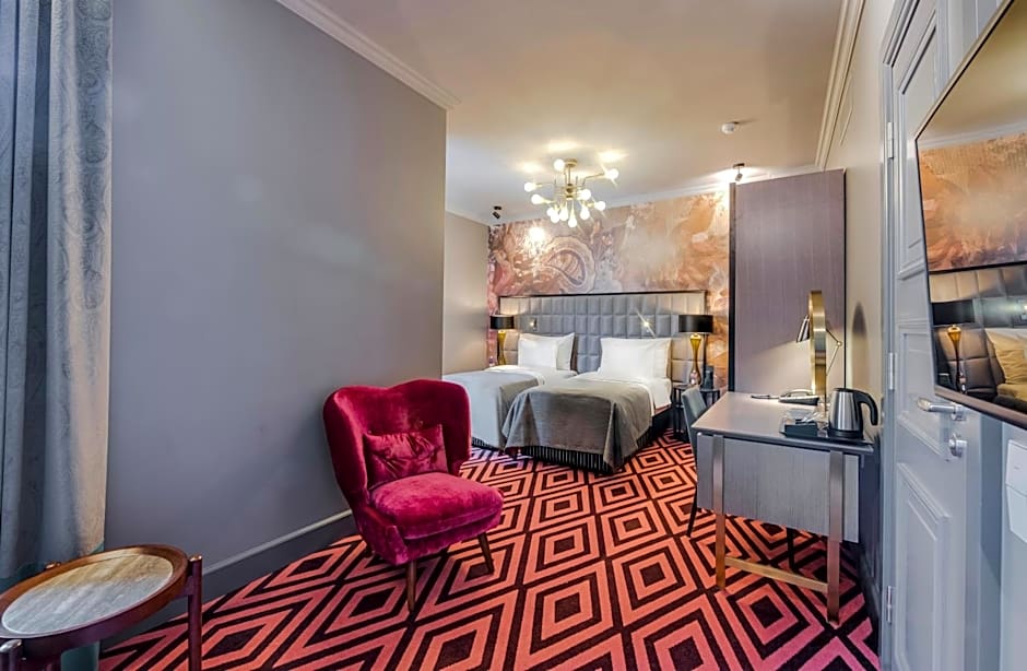 Grand Poet Hotel and SPA by Semarah