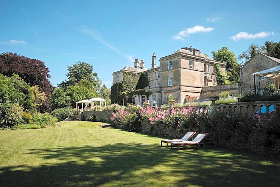 Burleigh Court Hotel