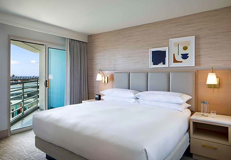 Hilton Santa Monica Hotel & Suites
