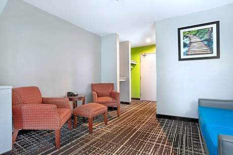 1 King Bed, Suite, Nonsmoking