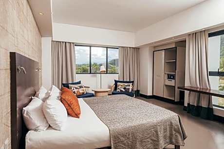 Superior Corner Room