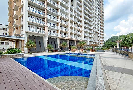 RedDoorz Plus @ YC Condotel - Viera Residences