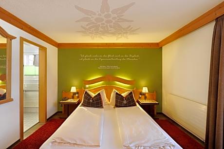 Triple Room with Mountain View