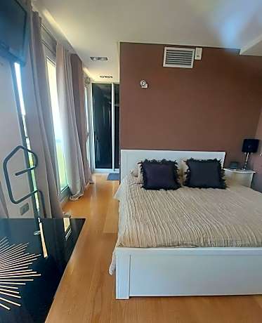 Deluxe Suite with Sea View