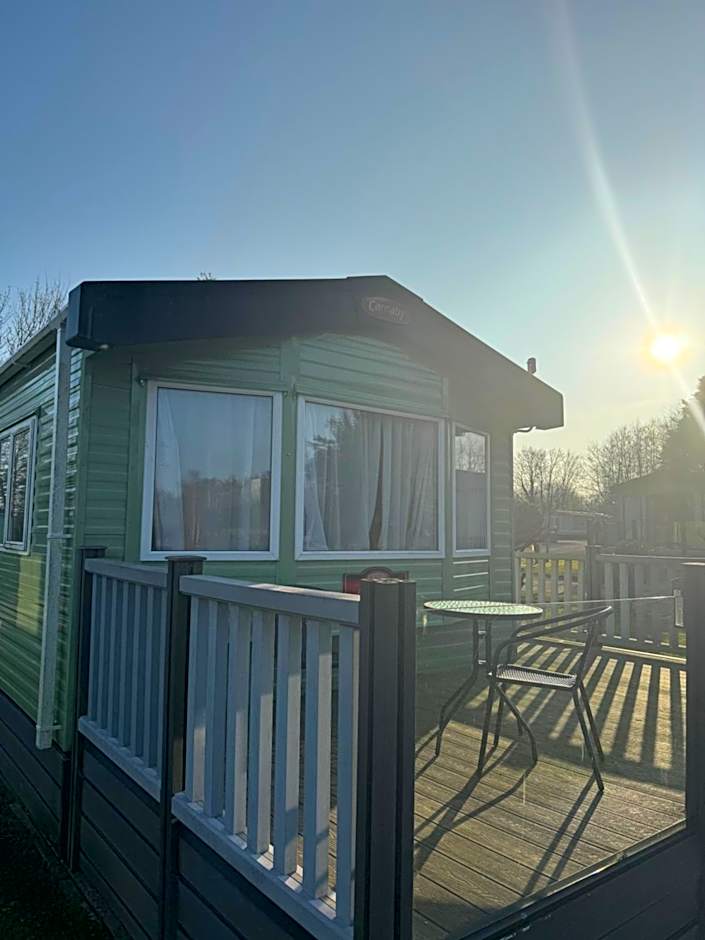 2 Bedroom Lakeview Lodge - Ensuite & Balcony Deck