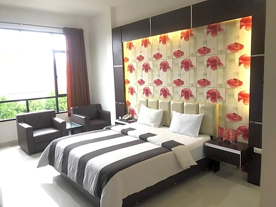 Hotel Harmony In & Karaoke