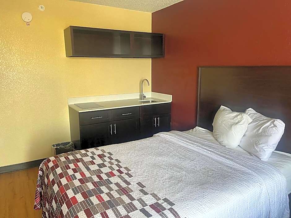 Red Roof Inn & Suites Indianapolis Airport