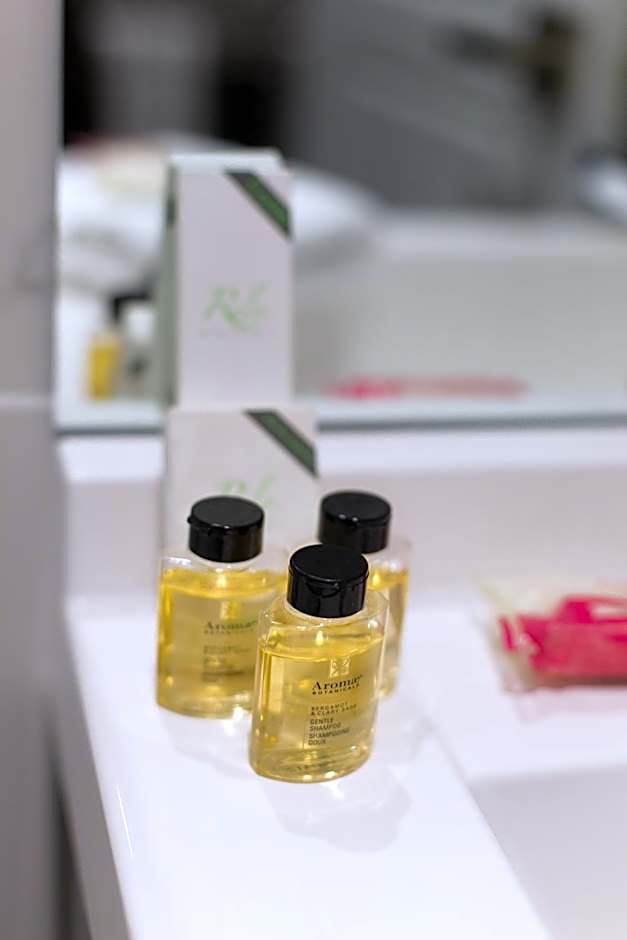 16 Studio Apartment-Hotel in Little Italy by Den Stays