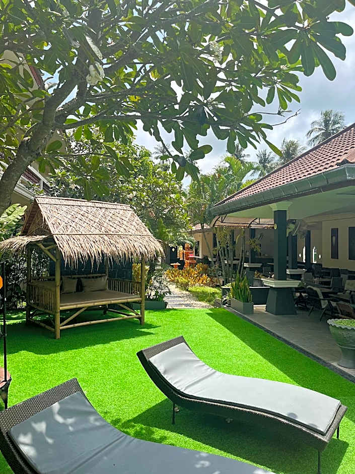 Tropical Palm Resort.