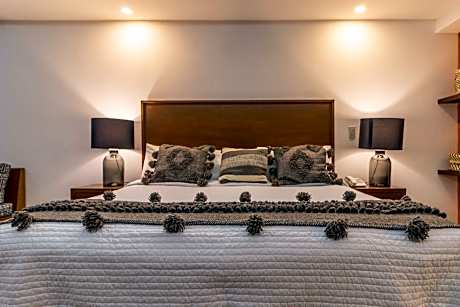 Deluxe King Suite with full Pacific Ocean Views