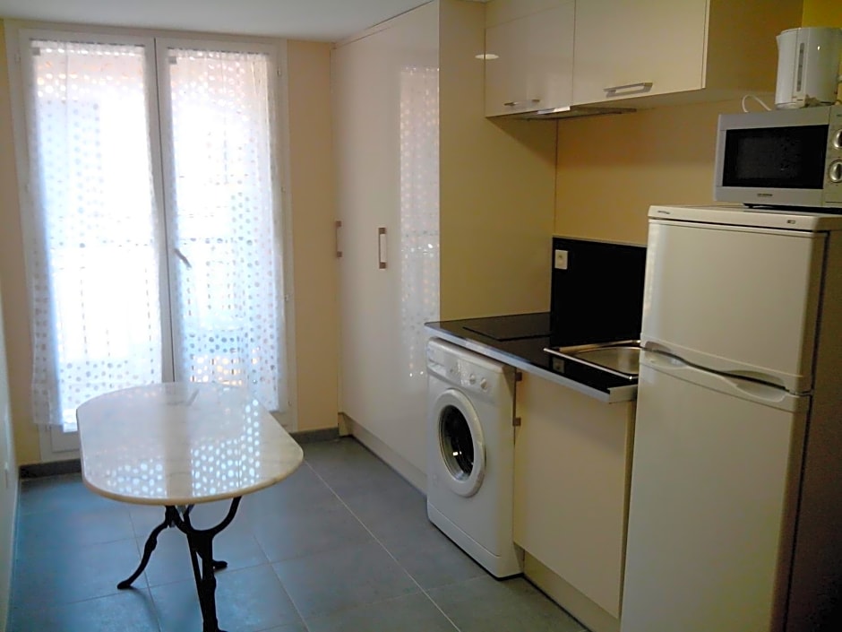 Studios Meublés du Centre Village