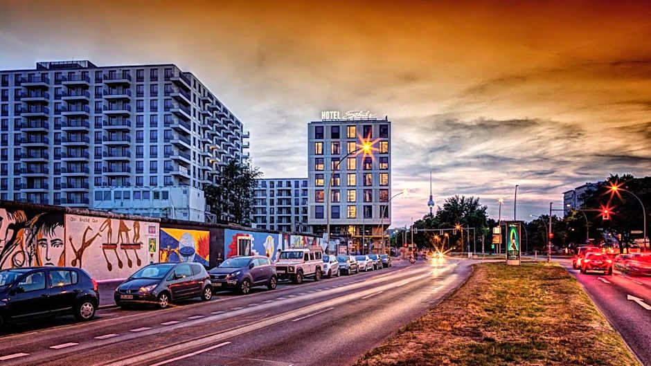Schulz Hotel Berlin Wall at the East Side Gallery