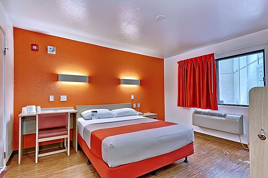 Motel 6-Glenview, IL - Chicago North