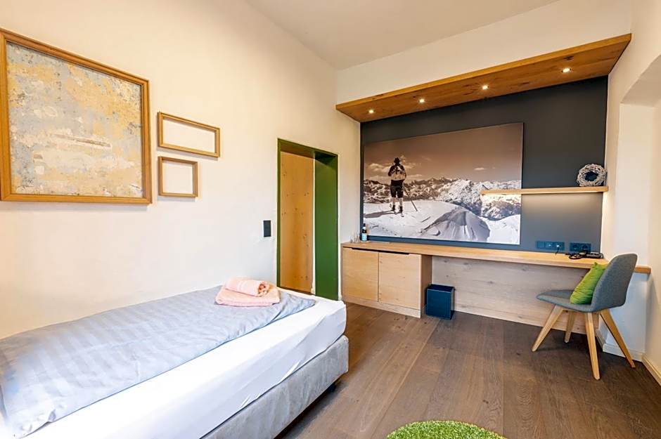 LANDHOTEL ALTE ZOLLSTATION- Historical Building