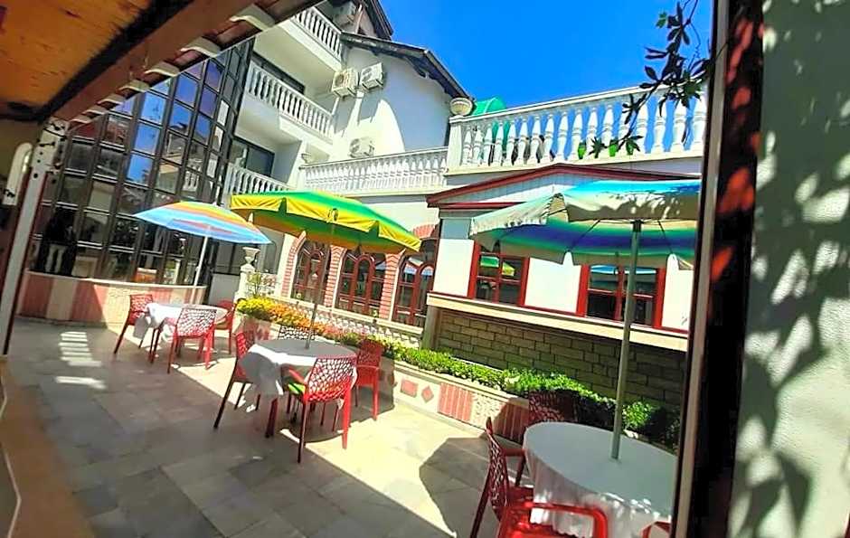 Family Hotel Flora
