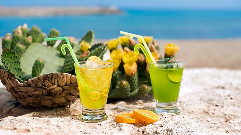 Silver Sun Studios & Apartments