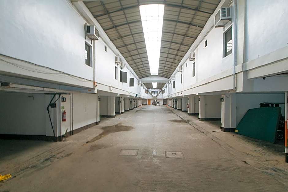 RedDoorz @ Sun Miles Hotel